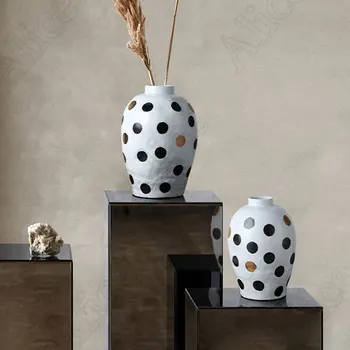 Европейската креативна керамична ваза кръгла точка, Ретро декорация на хола, ТВ-шкаф, Входна договореност, вази за домашен декор