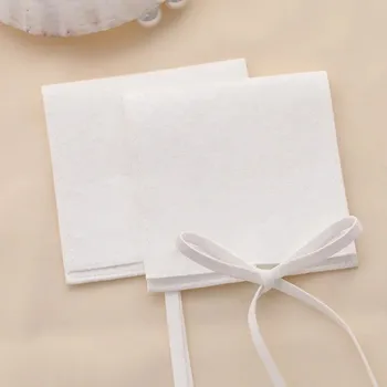 Бяла чанта от микрофибър с въже, пликове за малки орнаменти от Кадифе подарък пакети за обици колиета Коледни Сватбени торбички за подаръци