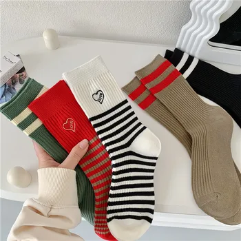 Червено-зелено райе дизайн с любовни писмо, Универсални чорапи до средата на прасците в японски стил за мъже, Жени, Коледен подарък Унисекс