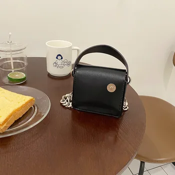 Черна преносима малка квадратна чанта от дебела верига, женствена чанта през рамо в корейски стил, Лятна новост 2023 г., нагрудная чанта на едно рамо.